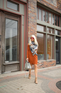 cold shoulder dress for under $50, cold shoulder dresses for fall, grey handbag with long strap