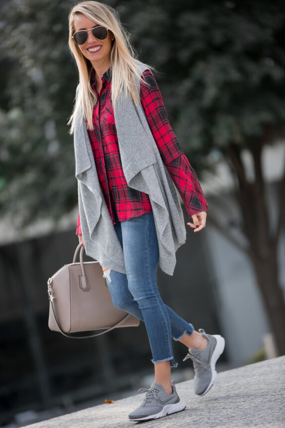 plaid for fall - fall plaid top - light wash jeans - light wash denim- skinny jeans - skinny denim - distressed jeans - distressed denim -