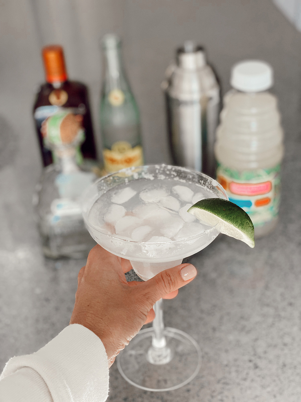 how to make a classic margarita cocktail at home