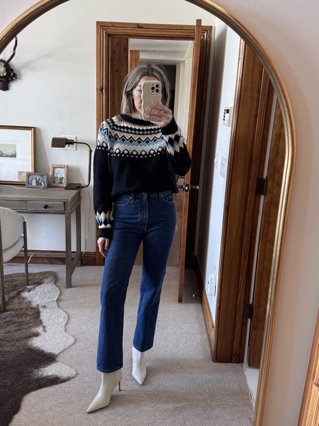 black and blue sweater worn by fashion blogger jaime shrayber